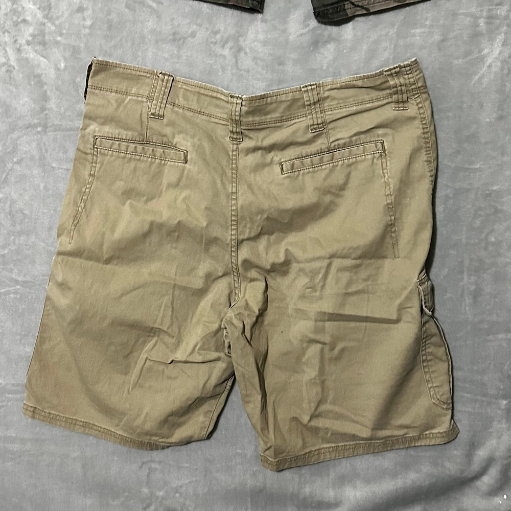 Wrangler Mens Cargo Shorts Bundle 2 Pair Khaki Tan and Camo Size 36 Utility - Picture 8 of 10